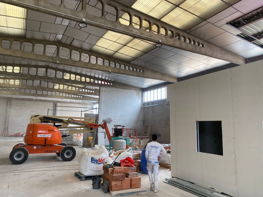 Nave industrial con oficinas ENTERPRISE Burgos interior