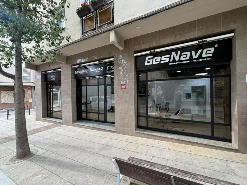 Fachada de la nueva oficina de GESNAVE y NAVEKO PROPERTY en Sant Quirze del Vallès Barcelona